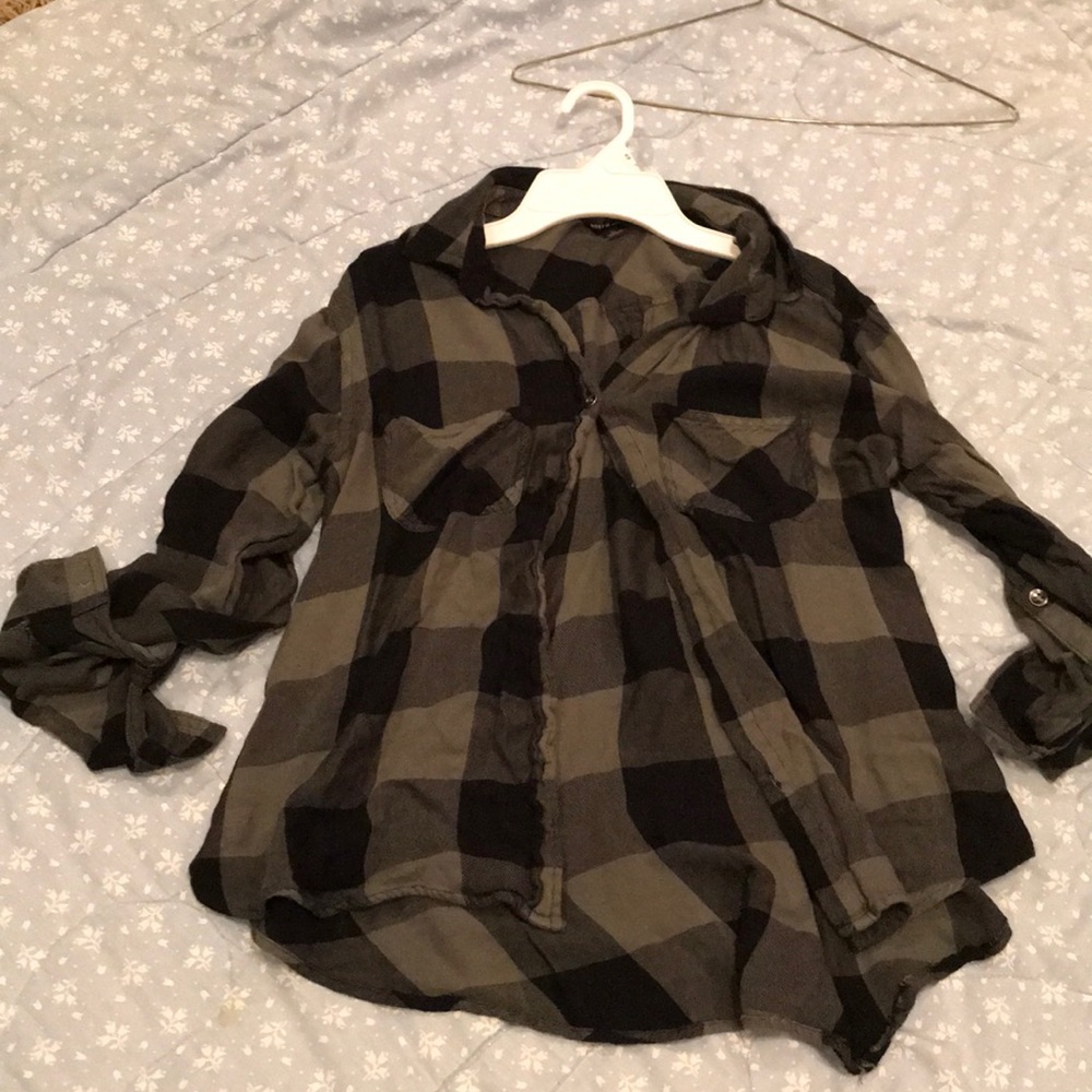 Pre-Buttoned Sleeve Olive Green Black Plaid Shirt